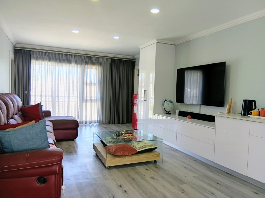 5 Bedroom Property for Sale in Beacon Bay Eastern Cape